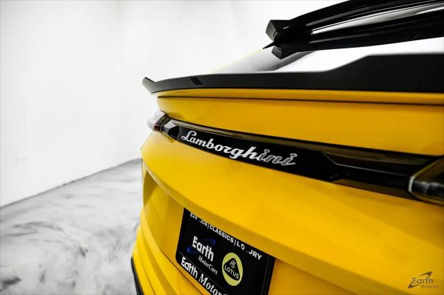 2021 Lamborghini Urus Pearl Capsule
