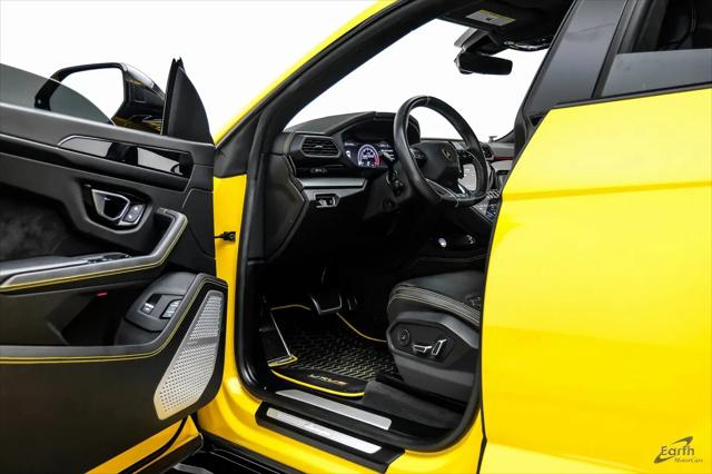 2021 Lamborghini Urus Pearl Capsule