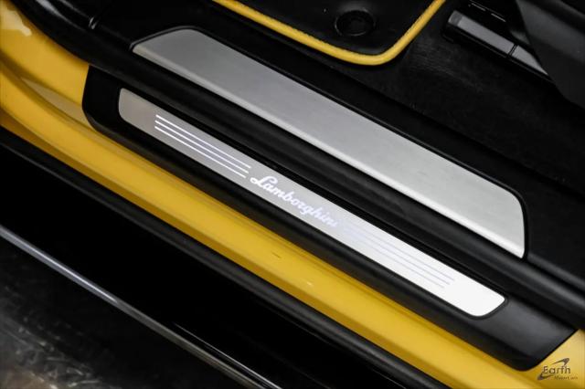 2021 Lamborghini Urus Pearl Capsule