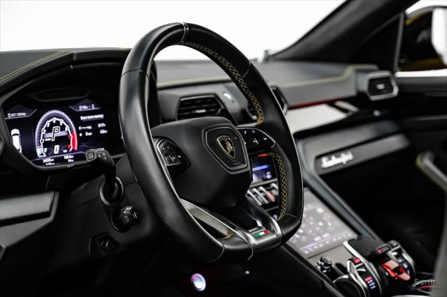 2021 Lamborghini Urus Pearl Capsule