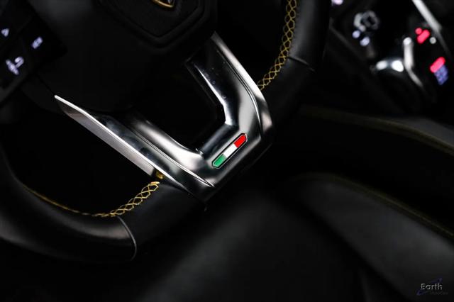 2021 Lamborghini Urus Pearl Capsule