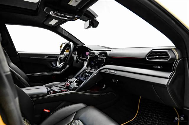 2021 Lamborghini Urus Pearl Capsule
