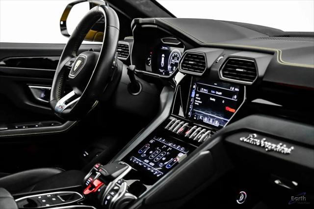 2021 Lamborghini Urus Pearl Capsule