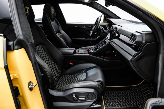 2021 Lamborghini Urus Pearl Capsule