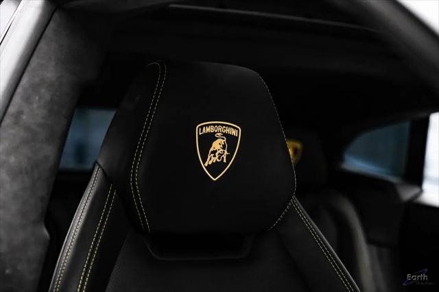 2021 Lamborghini Urus Pearl Capsule