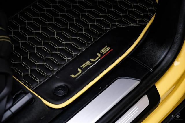 2021 Lamborghini Urus Pearl Capsule