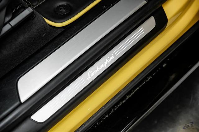 2021 Lamborghini Urus Pearl Capsule