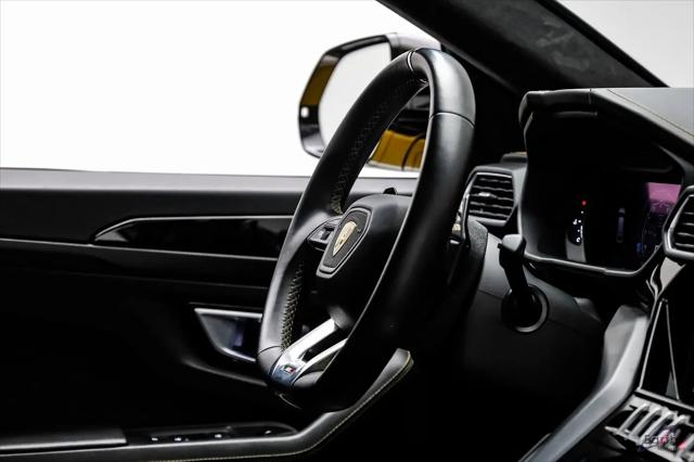 2021 Lamborghini Urus Pearl Capsule