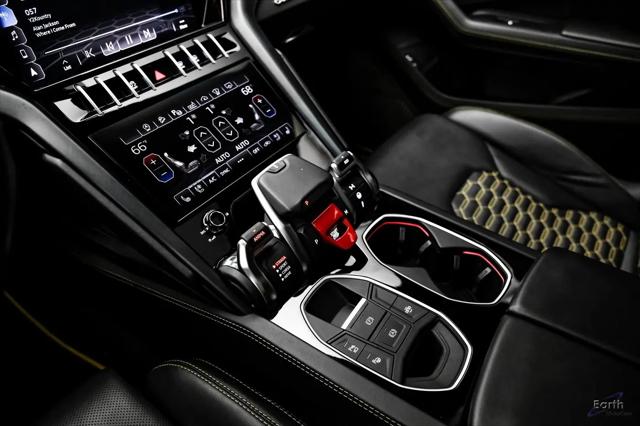 2021 Lamborghini Urus Pearl Capsule