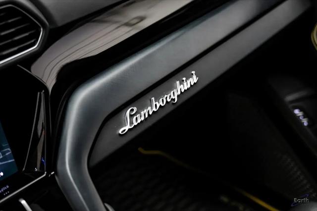 2021 Lamborghini Urus Pearl Capsule