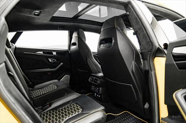 2021 Lamborghini Urus Pearl Capsule