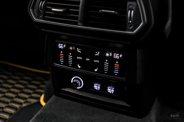 2021 Lamborghini Urus Pearl Capsule