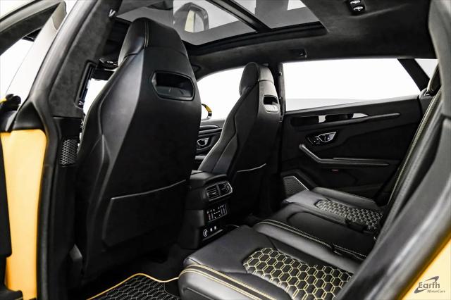 2021 Lamborghini Urus Pearl Capsule