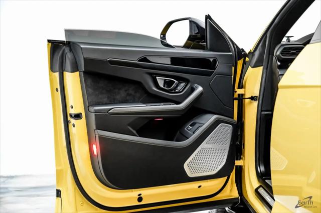 2021 Lamborghini Urus Pearl Capsule