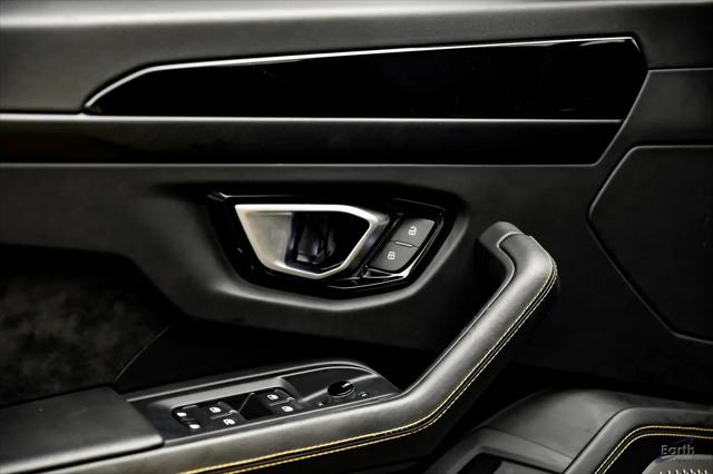 2021 Lamborghini Urus Pearl Capsule