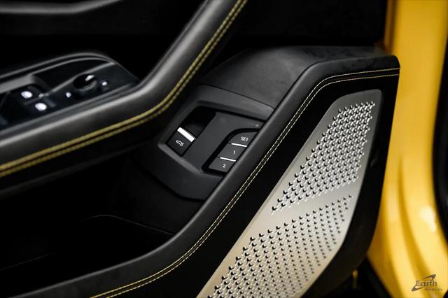 2021 Lamborghini Urus Pearl Capsule