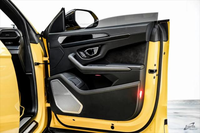 2021 Lamborghini Urus Pearl Capsule