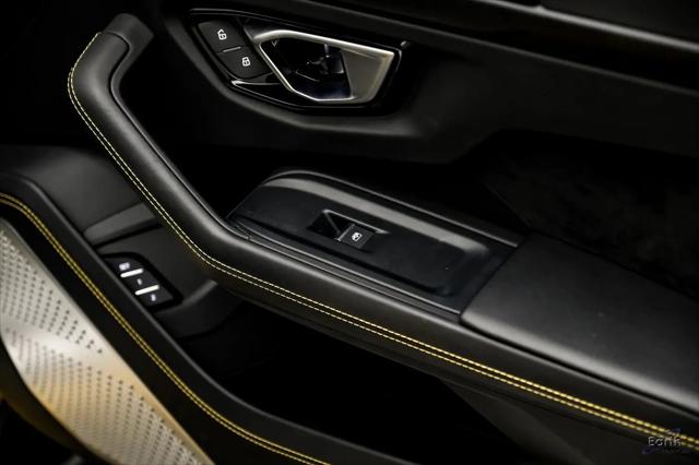 2021 Lamborghini Urus Pearl Capsule