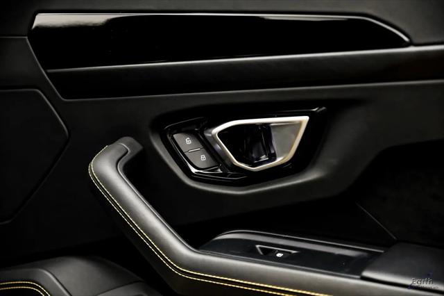 2021 Lamborghini Urus Pearl Capsule