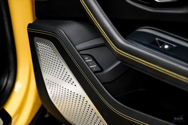2021 Lamborghini Urus Pearl Capsule