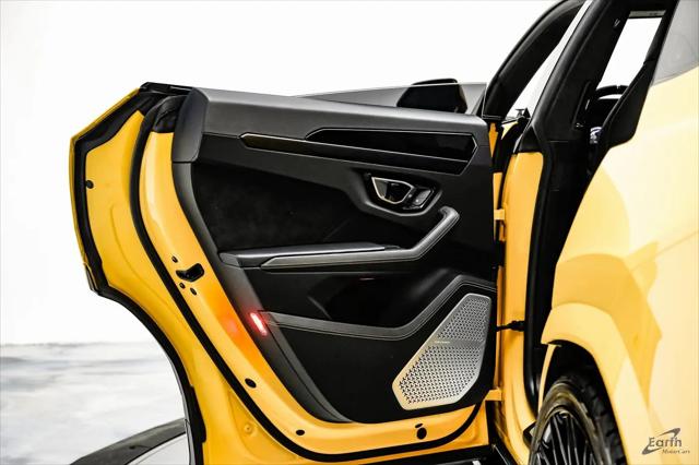 2021 Lamborghini Urus Pearl Capsule