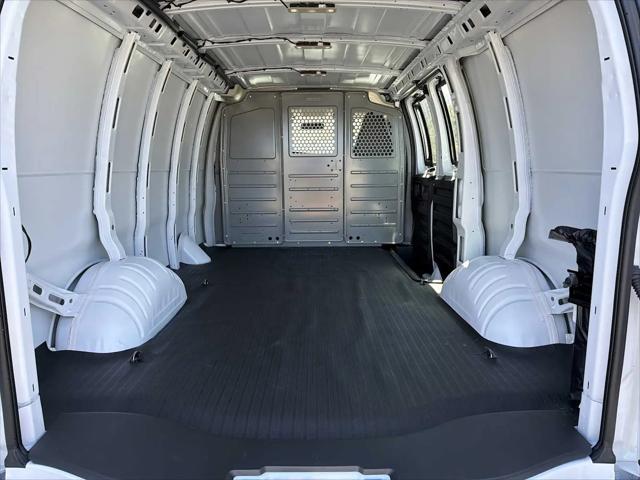 2025 GMC Savana Cargo RWD 2500 Regular Wheelbase Work Van