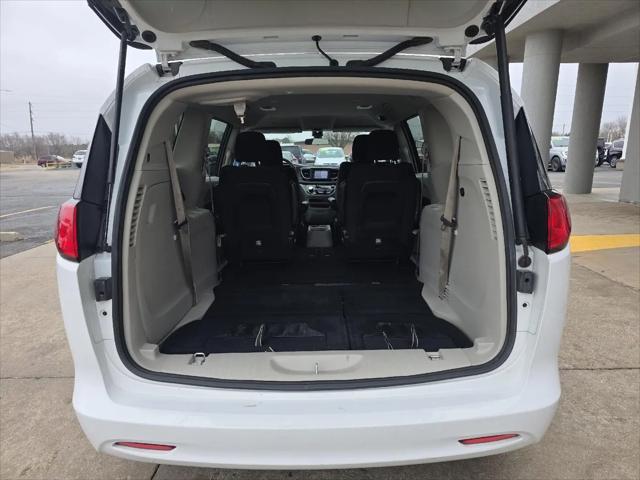 2022 Chrysler Voyager LX