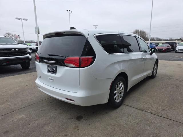 2022 Chrysler Voyager LX