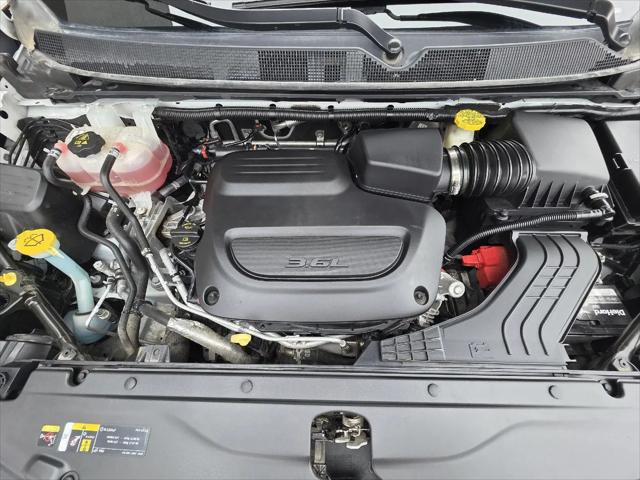 2022 Chrysler Voyager LX