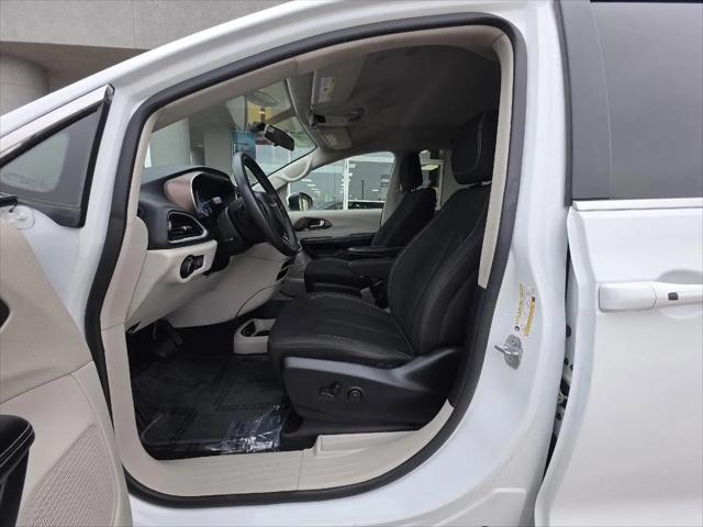 2022 Chrysler Voyager LX