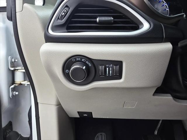 2022 Chrysler Voyager LX
