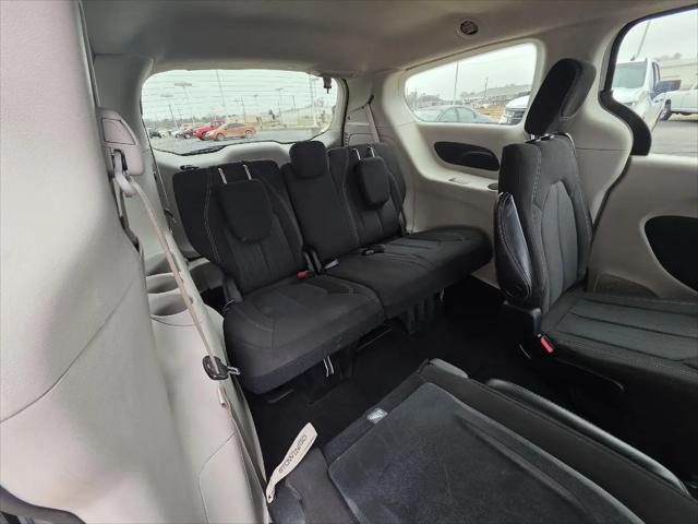 2022 Chrysler Voyager LX
