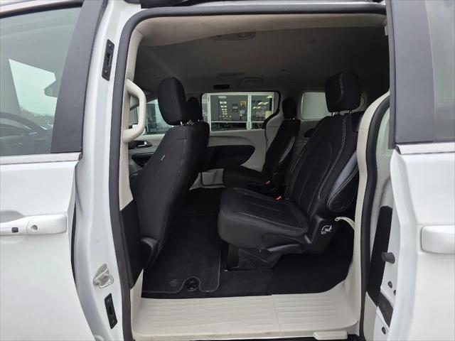 2022 Chrysler Voyager LX