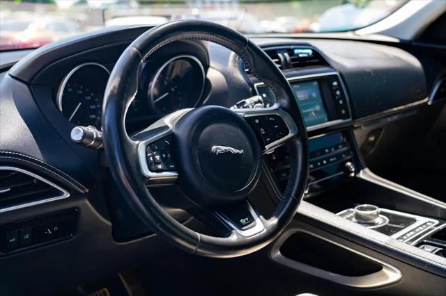 2018 Jaguar F-PACE 25t R-Sport