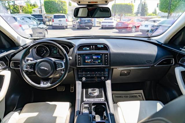 2018 Jaguar F-PACE 25t R-Sport