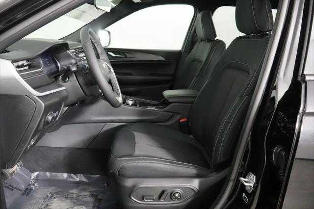 2026 Jeep Grand Cherokee L Altitude 4x2
