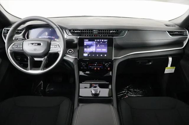 2026 Jeep Grand Cherokee L Altitude 4x2