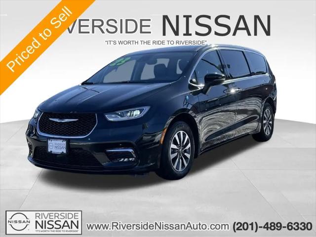 2023 Chrysler Pacifica Hybrid Touring L for sale in Hackensack, NJ
