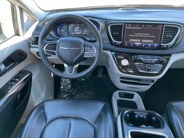 2023 Chrysler Pacifica Hybrid Touring L