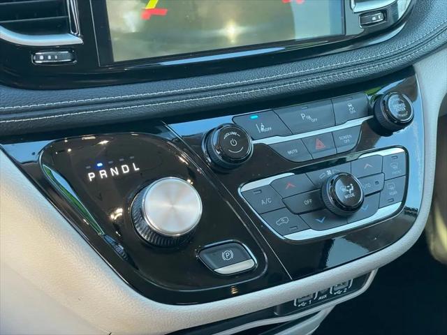 2023 Chrysler Pacifica Hybrid Touring L
