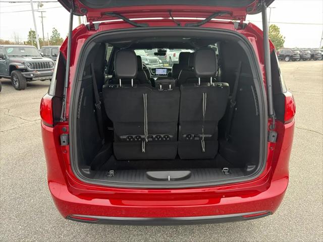 2026 Chrysler Voyager LX