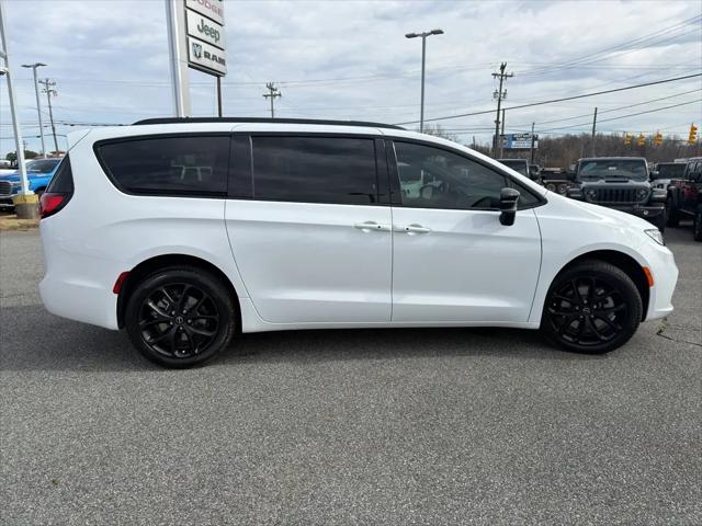 2026 Chrysler Pacifica Limited AWD