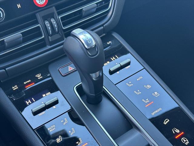 2026 Porsche Macan Unknown
