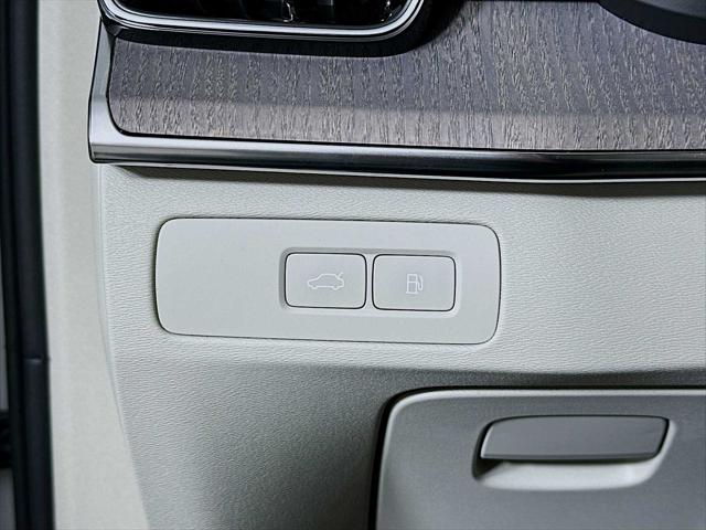 2026 Volvo XC90 Plug-In Hybrid Ultra, T8 AWD, Electric/Gasoline, Bright, 7 Seats