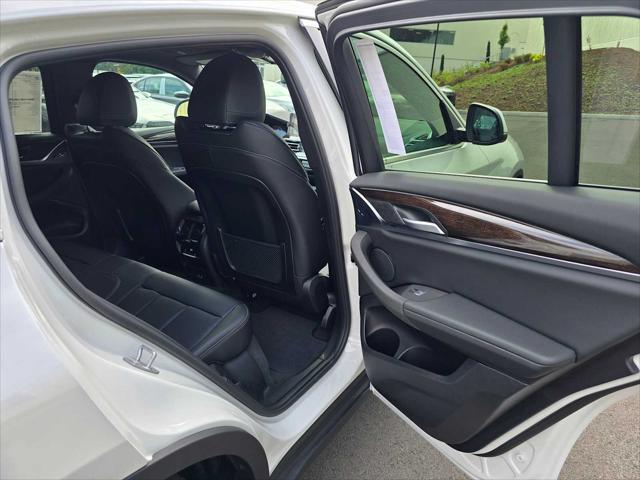 2025 BMW X4 xDrive30i