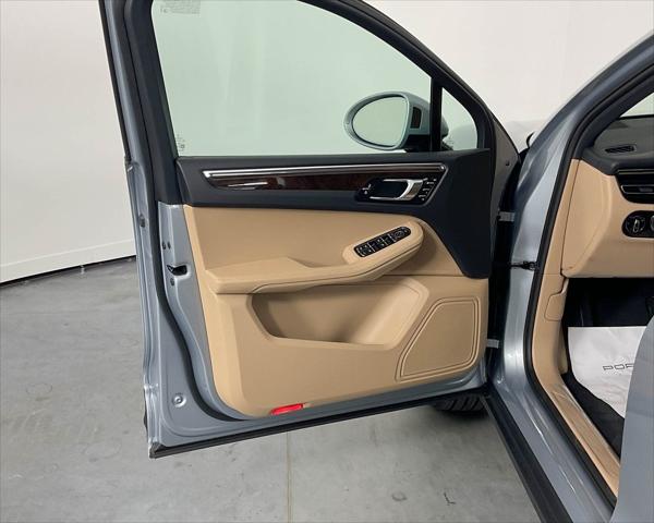 2025 Porsche Macan Unknown