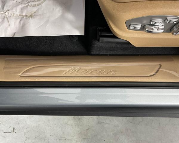 2025 Porsche Macan Unknown