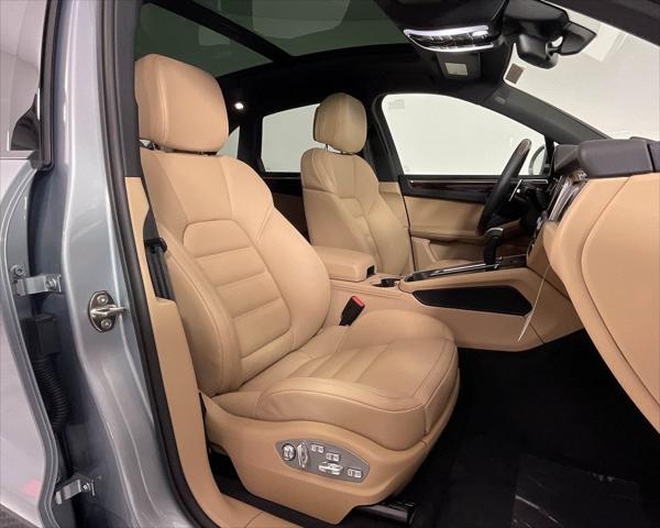 2025 Porsche Macan Unknown