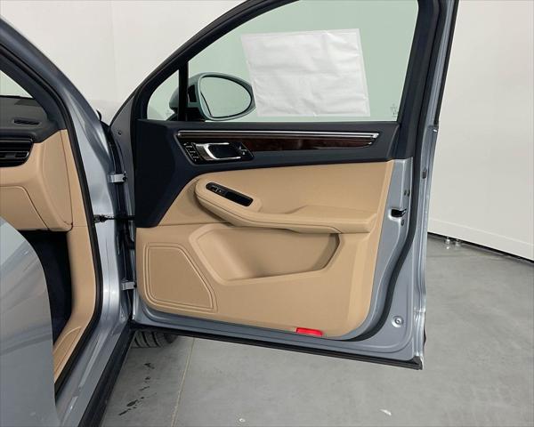 2025 Porsche Macan Unknown