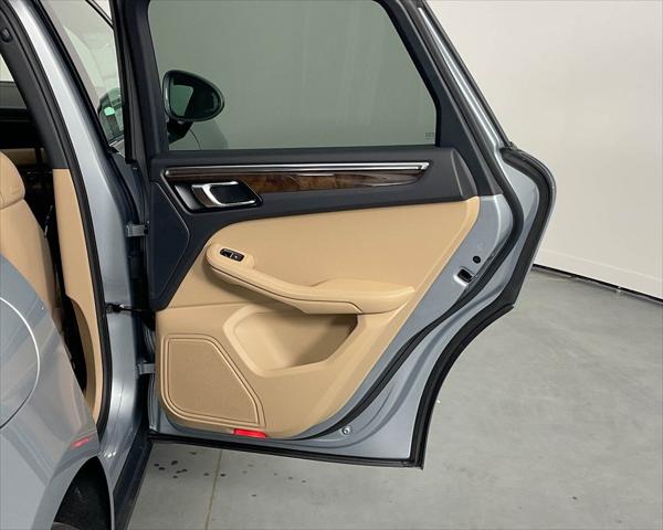 2025 Porsche Macan Unknown